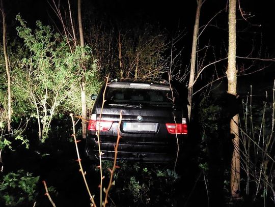 Rozbił BMW i uciekł do lasu. Pijanego kierowcę wytropili kamerą termowizyjną