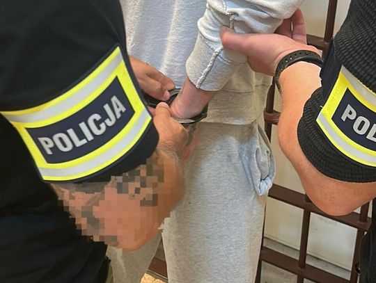 Rozbił BMW i uciekł z miejsca kolizji, przewożąc 5-letniego syna. Miał blisko 2 promile