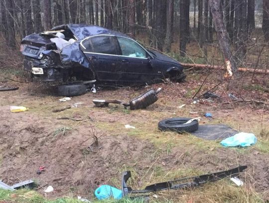 Rozbita beemka i dwóch pijanych kolesi. Jeden zwalał winę na drugiego, więc zawinęli obydwu