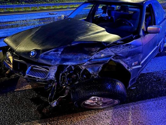 Rozbite BMW na autostradzie A4. Zginął 19-letni kierowca