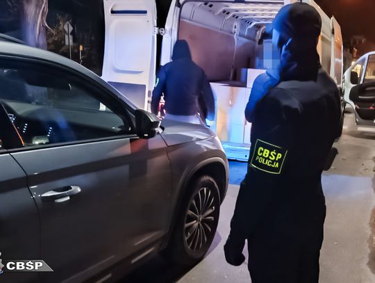 Rozbity gang producentów lewego spirytusu. Policjanci przejęli ponad 62 tysiące litrów alkoholu