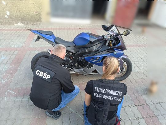 Rozbity polski gang kradnący luksusowe samochody i motocykle w Niemczech. 29 osób z zarzutami [FOTO]