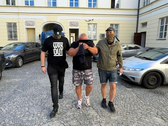 Rozbity wielki gang producentów narkotyków i dilerów. 22 osoby zostały tymczasowo aresztowane