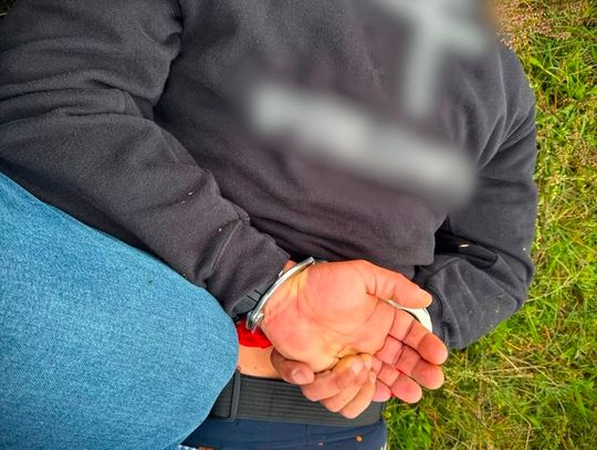 Rozebrał manekina i uciekł z ubraniami. Potem zaatakował właściciela butiku