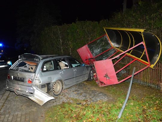 Rozpędzone BMW potrąciło pieszego. 17-letni kierowca zostawił ciężko rannego mężczyznę bez pomocy