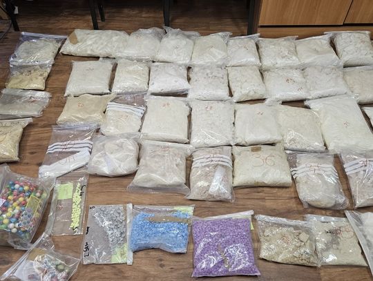 Rozpracowywali kuriera, dotarli do magazynu. Policjanci przejęli aż 61 kilogramów narkotyków [FOTO]