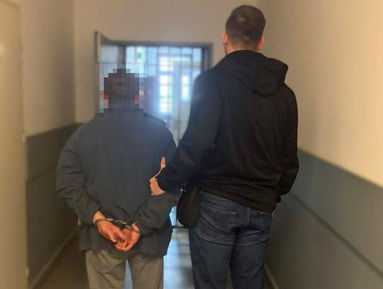 Ruszył na policjantów z odpaloną piłą mechaniczną. Krzyczał, że ich pozabija