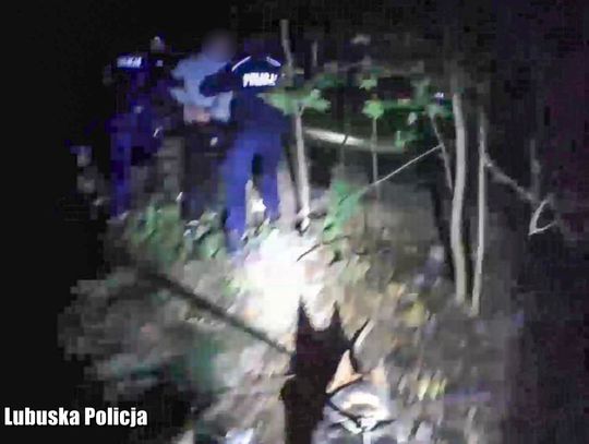 Ruszył z piskiem opon w trakcie kontroli. Tak wygląda pościg oczami policjanta. Wideo z kamery na mundurze