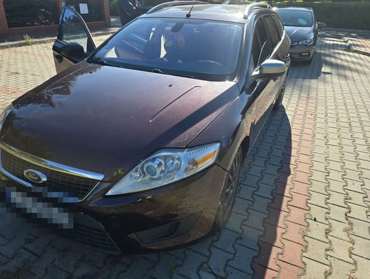 Rutynowa kontrola drogowa zakończyła się zatrzymaniem dwóch mężczyzn. Kierowca pod wpływem, pasażer z towarem