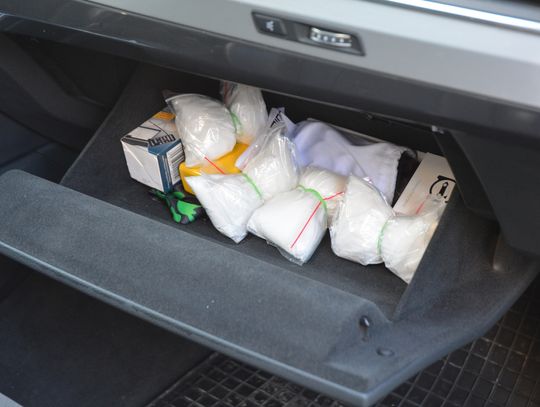 Rutynowa kontrola zakończona zatrzymaniem Polaka i Czecha. W samochodzie przewozili pseudoefedrynę