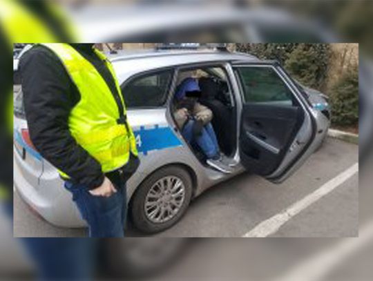 Rzucał w policjantów przedmiotami wyrwanymi z kibla. Odpowie jak dorosły