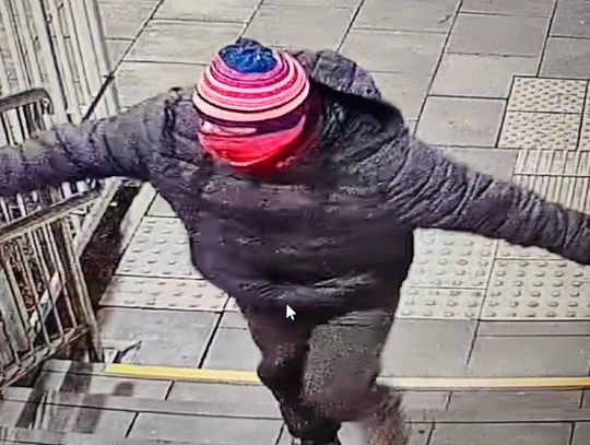 Rzucił koktajlem Mołotowa w posterunek policji. Potem tłumaczył, że chciał się zemścić