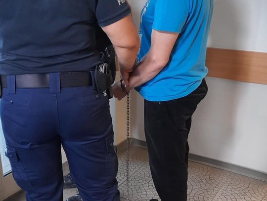 Rzucił się na starszego brata z nożem i ranił go w szyję. Odpowie za usiłowanie zabójstwa