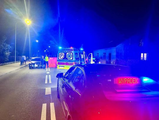 Samochód osobowy przejechał po 32-latku leżącym na jezdni. Mężczyzna nie przeżył wypadku