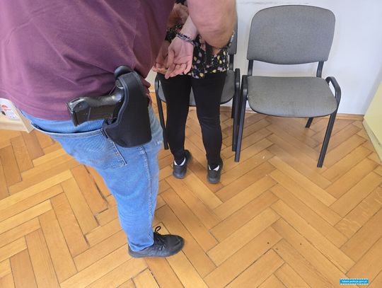 Schowała amfetaminę we włosach. Policjanci rozpracowali 33-letnią złodziejkę