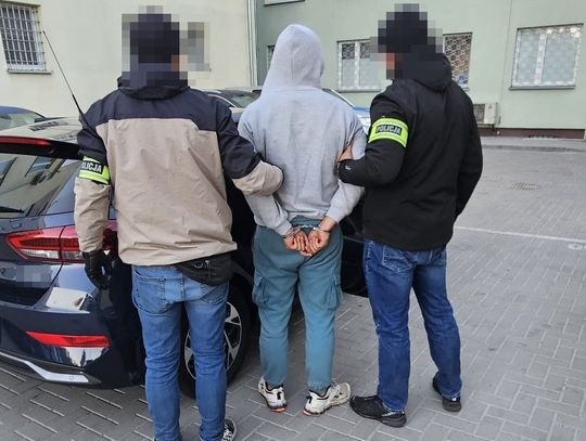 Ścigany 4 listami gończymi 22-latek ukrywał się przez kilka miesięcy. Znaleźli go w wynajętym domu