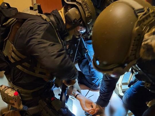 Ścigany diler zabarykadował się w domu. Chciał, żeby policjanci sobie poszli, a on za tydzień sam zgłosi się do odsiadki