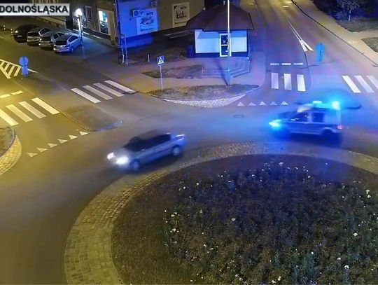 Ścigany kierowca zatrzymany przy użyciu radiowozu. Będzie deportowany