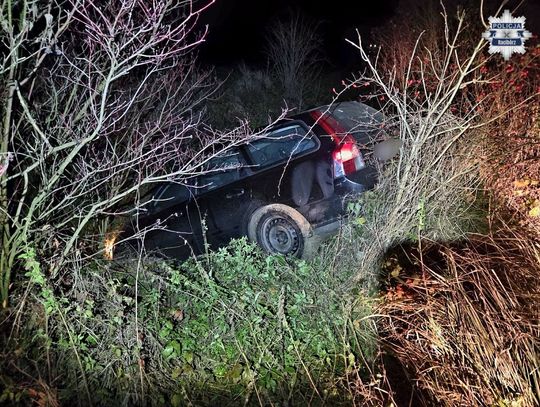 Ścigany kierowca zbiegł policji. Złapali go po dwugodzinnej obławie, 33-latek udawał nieprzytomnego