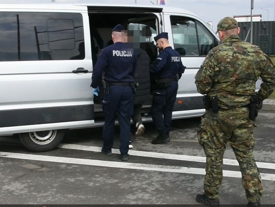 Ścigany przez Interpol organizator przerzutu migrantów zatrzymany. Werbował kurierów do roboty