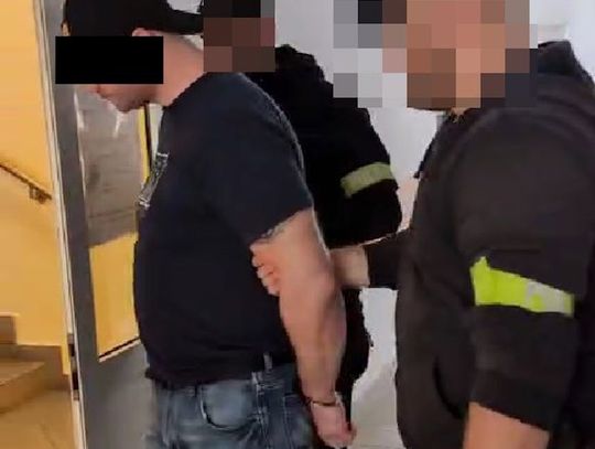 Ścigany trzema listami gończymi żył w ruchu. Policjantom udało się zaskoczyć go w kryjówce