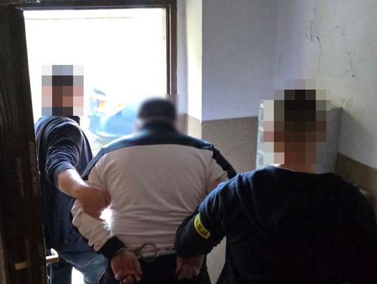 Ścigany za udział w zbrojnym gangu zatrzymany kilkaset kilometrów od domu. Dopadli go "łowcy głów"