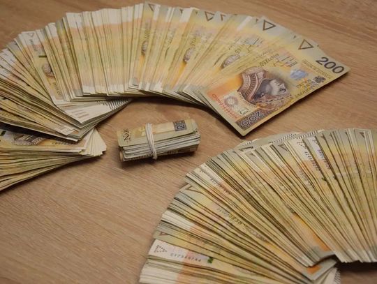 Seniorka straciła ćwierć miliona złotych. Złodziej zakpił z niej i kazał przesłać oświadczenie