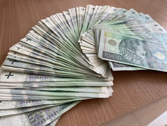 Seniorka złożyła przysięgę na Pismo Święte i milczała. Oszuści wyłudzili od niej 150 tysięcy złotych