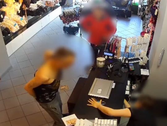 Seria napadów w Poznaniu. Recydywista straszył bronią, przegoniły go dzielne ekspedientki