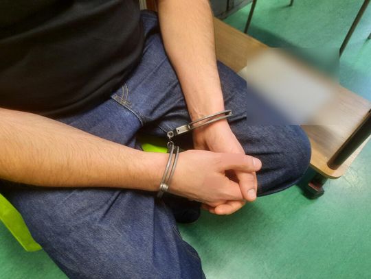 Seria zuchwałych kradzieży na siłowni. 18-latek wynosił buty sportowe