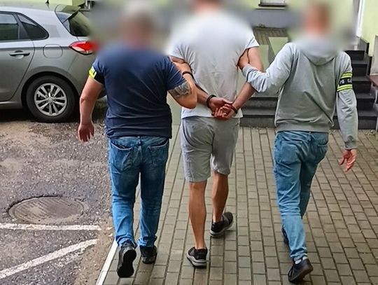 Seryjnie oszukiwał seniorów "na policjanta". 39-latek wpadł na gorącym uczynku