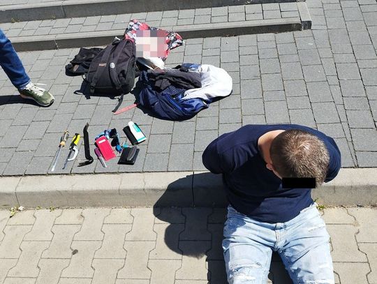 Seryjny włamywacz obrabiał mieszkania na terenie całej Polski. Wpadł po ostatniej robocie