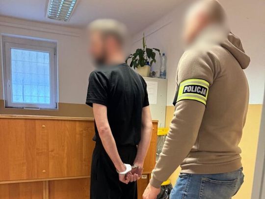 Siał postrach wśród sklepikarzy. 34-latek napadał na nich z nożem w ręku, wpadł po czterech skokach