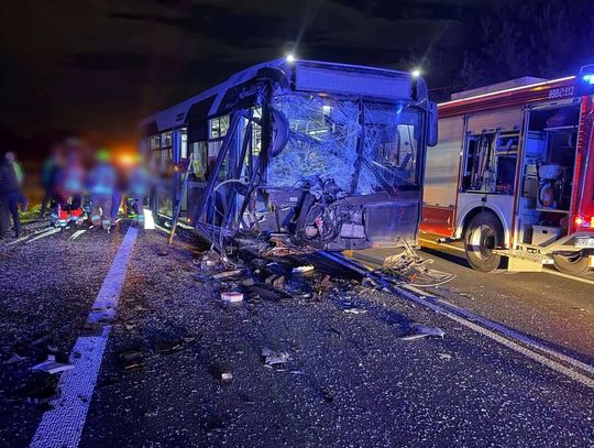 Siedem osób rannych po zderzeniu autobusu z samochodem osobowym