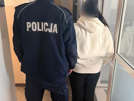 Siedmiolatek w samej bieliźnie na balkonie. Pijana matka w tym czasie spała w domu