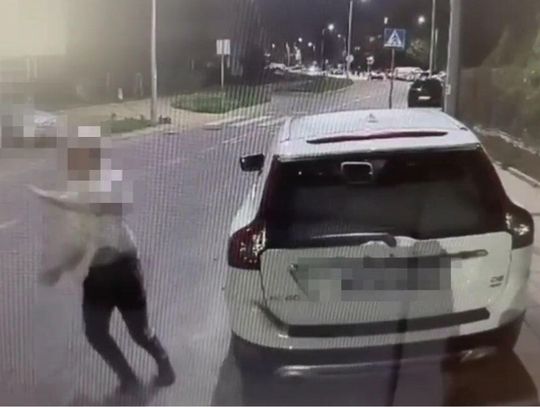 Skakali po maskach i rzucali cegłami w szyby. Policja zatrzymała dwóch 18-latków