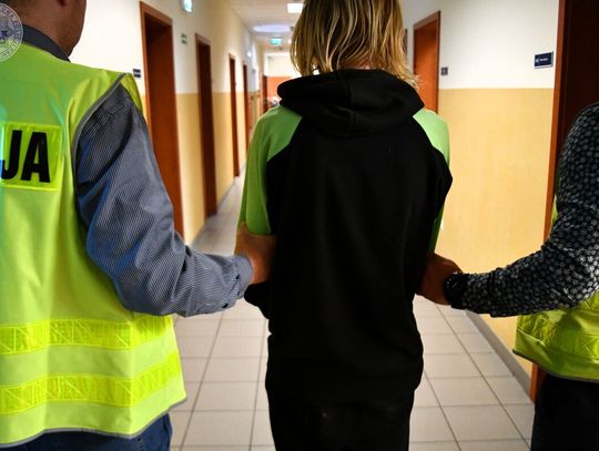 Skandaliczne sceny w kościele. Pijany 19-latek załatwił się w konfesjonale i demolował świątynię