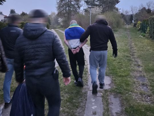 Skazany na więzienie 28-latek zamieszkał na działkach. Był przekonany, że tu go nie znajdą