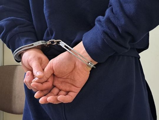 Skazany za znęcanie i przestępstwa seksualne wpadł w komisariacie. Myślał, że jest wolny