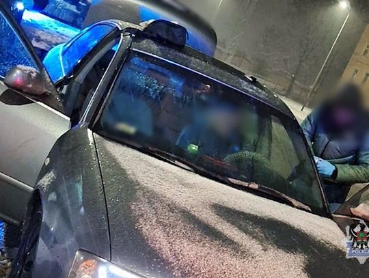 Skojarzyli auto i zatrzymali je do kontroli. 35-latek pod siedzeniem wiózł pół kilo metamfetaminy