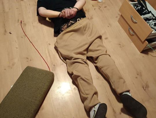 Skonstruował ładunek wybuchowy i zdetonował go na drodze. 36-letni "bomber" zatrzymany przez policję