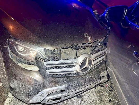 Skosiła znak, ale twardo jechała dalej. Pijana kobieta w mercedesem zatrzymała się dopiero po zderzeniu z innym autem