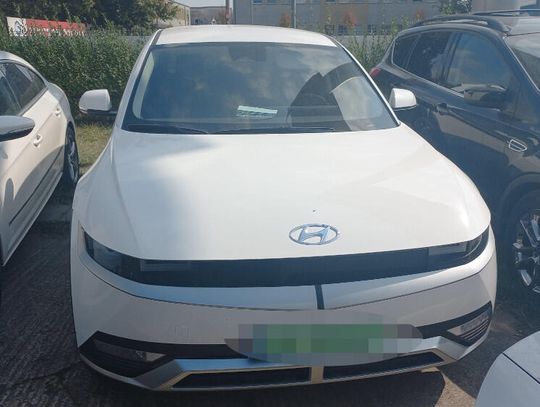 Skradziony w Hiszpanii samochód odnaleziony w polskim komisie. 27-latek odpowie za paserstwo