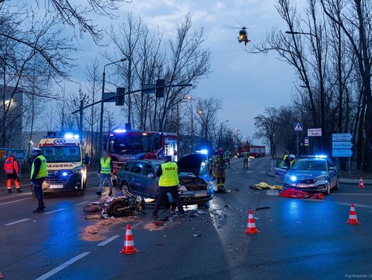Skręcał w lewo, nie zauważył Yamahy. Poszkodowany motocyklista zabrany przez LPR
