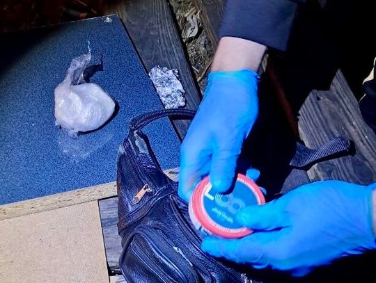 Skrzywdził dziewczynę, która była pijana i bezbronna. Wpadł, gdy szedł przez miasto z narkotykami