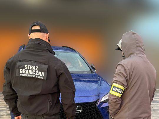 Służby odzyskały auta warte blisko pół miliona złotych. Toyta i lexus miały już nowe numery VIN