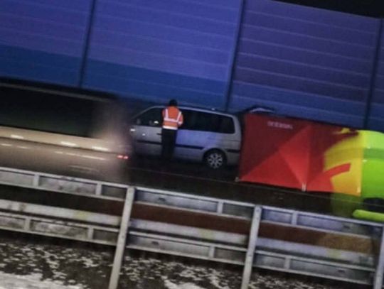 Śmierć podczas wymiany koła na A2. Mężczyznę próbowali ratować świadkowie, a potem służby