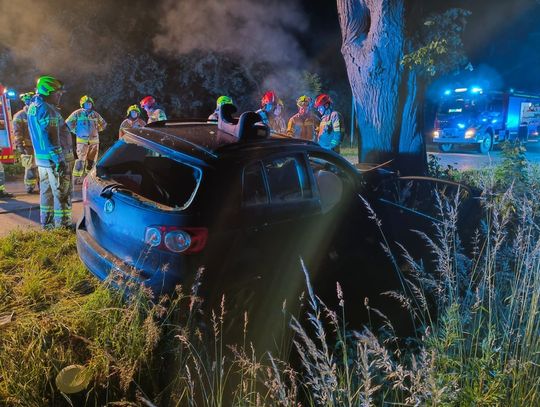 Śmiertelne uderzenie w drzewo. Życia 35-letniego kierowcy nie udało się uratować