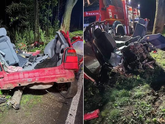 Śmiertelny wypadek 25-letniego kierowcy. Skoda wbiła się w drzewo i rozpadła na kawałki [FOTO]