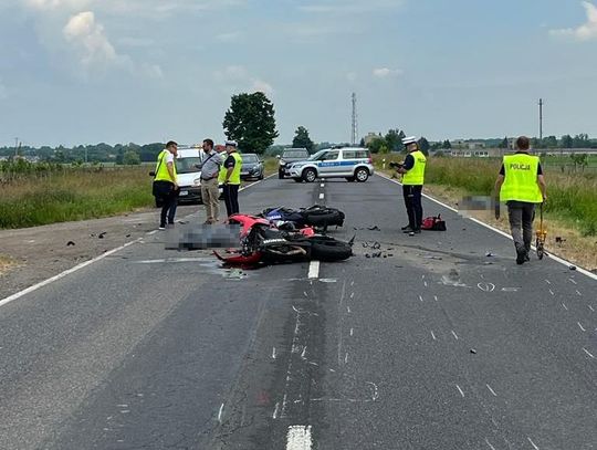 Śmiertelny wypadek dwojga motocyklistów. Wjechali w tył skręcającej ciężarówki